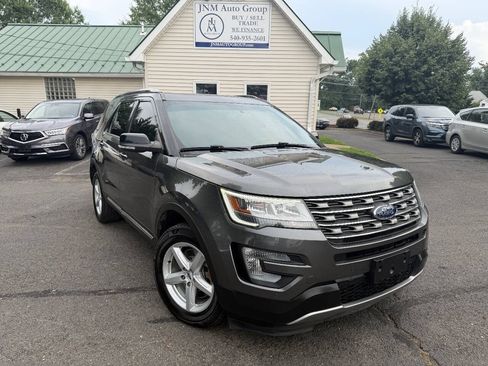 Used 2017 Ford Explorer XLT w/ Equipment Group 202A AWD/4WD image 1