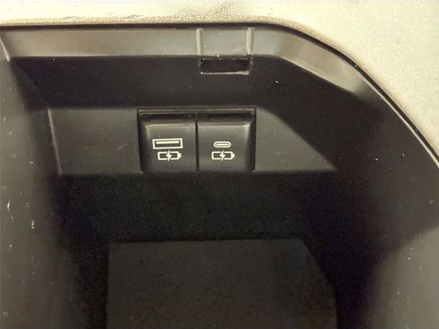 Used 2023 Toyota Camry SE FWD image 28