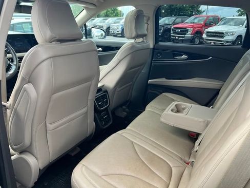 Used 2023 Lincoln Nautilus Reserve w/ Equipment Group 201A AWD/4WD image 8