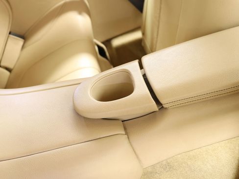 Used 2016 Aston Martin Vanquish Volante Convertible 2D image 60