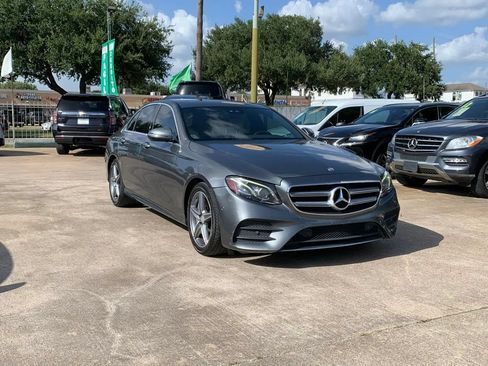 Used 2017 Mercedes-Benz E 300 4MATIC image 3