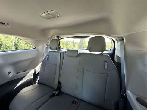 Used 2023 Toyota Sienna XLE AWD/4WD image 24