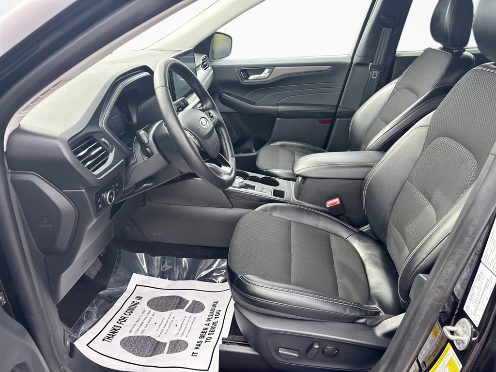 Used 2025 Ford Escape SE FWD image 24