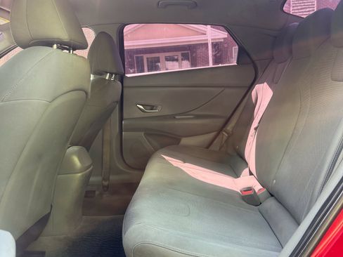 Used 2021 Hyundai Elantra SE w/ Cargo Package FWD image 10