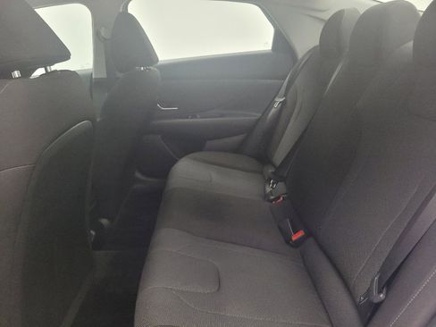 Used 2025 Hyundai Elantra SE FWD image 18