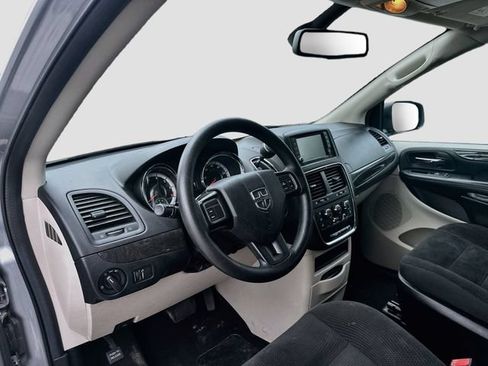 Used 2019 Dodge Grand Caravan SE FWD image 10