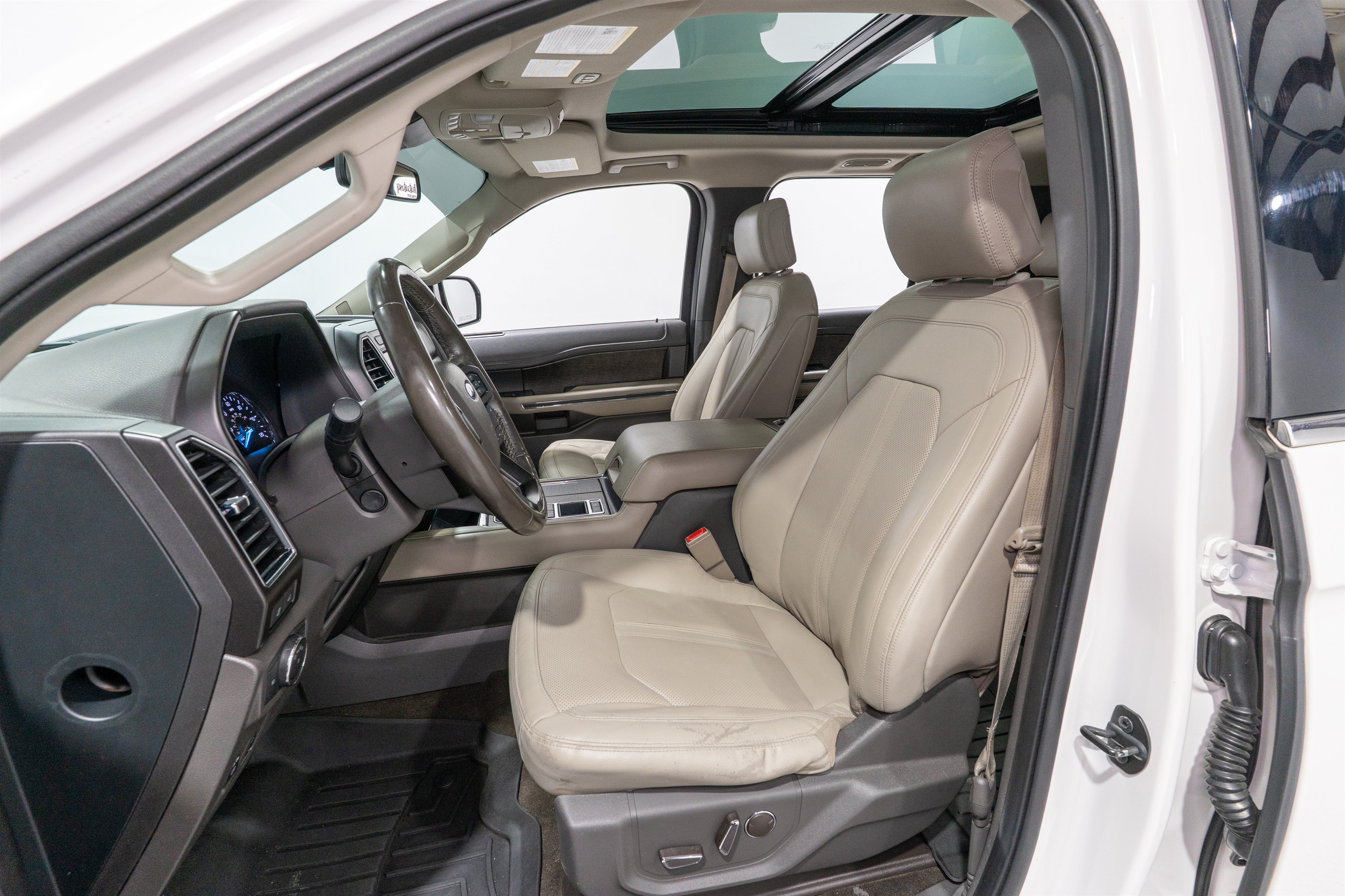 Used 2019 Ford Expedition Limited w/ Equipment Group 302A RWD image 18