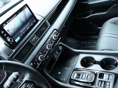 Certified 2023 Honda Pilot Black Edition image 19