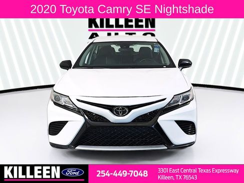Used 2020 Toyota Camry SE image 2