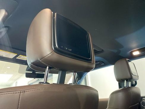 Used 2022 Nissan Armada Platinum w/ Captain's Chairs Package RWD image 18