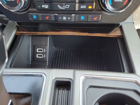 Used 2019 Ford F150 Lariat image 32