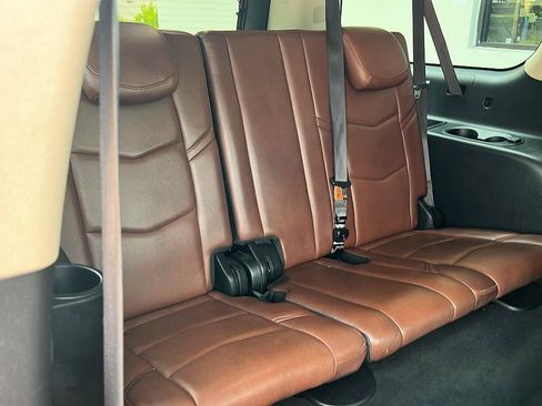 Used 2019 Cadillac Escalade ESV Luxury AWD/4WD image 39