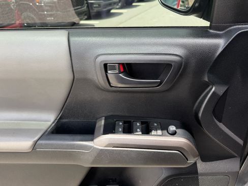 Used 2023 Toyota Tacoma SR5 AWD/4WD image 14