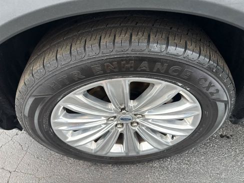 Used 2021 Ford Explorer Limited w/ Equipment Group 301A RWD image 11