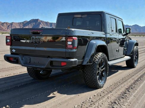 Used 2023 Jeep Gladiator Overland AWD/4WD image 8