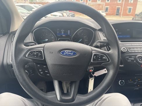 Used 2015 Ford Focus SE FWD image 27