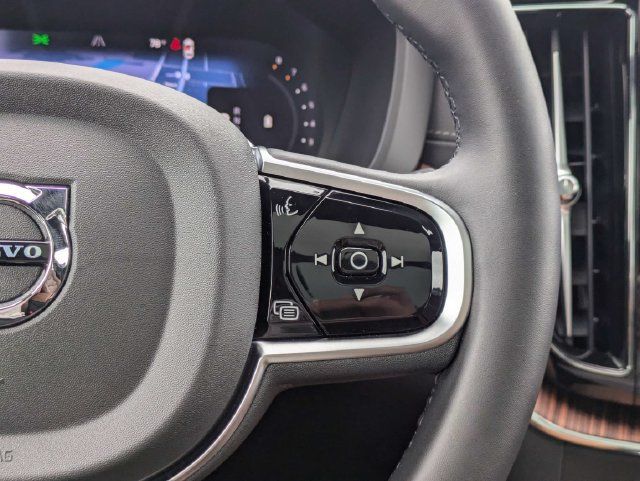 Certified 2025 Volvo XC60 B5 Ultra w/ Climate Package AWD/4WD image 32