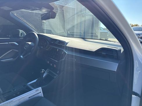 New 2025 Audi Q3 2.0T Premium image 15