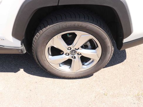Used 2021 Toyota RAV4 Limited AWD/4WD image 9