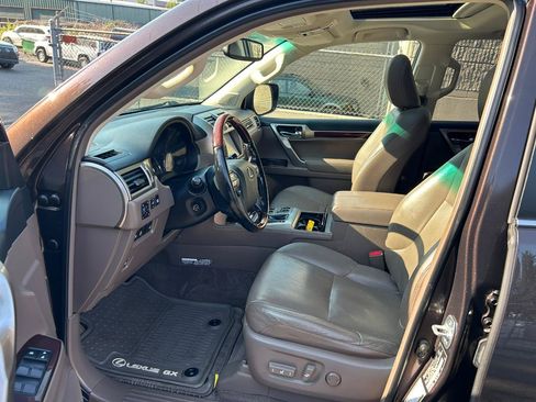 Used 2018 Lexus GX 460 Luxury AWD/4WD image 9