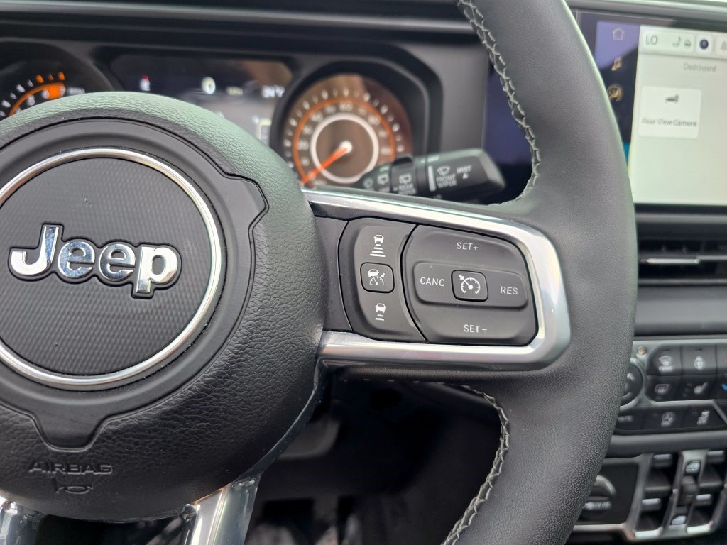 Used 2026 Jeep Wrangler Unlimited Sahara AWD/4WD image 18