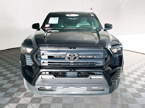 Certified 2024 Toyota Tacoma SR5 AWD/4WD image 8