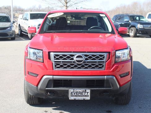 Used 2023 Nissan Frontier SV image 2