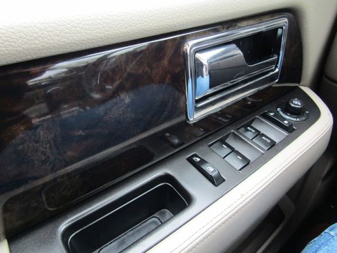 Used 2016 Lincoln Navigator L Select image 47