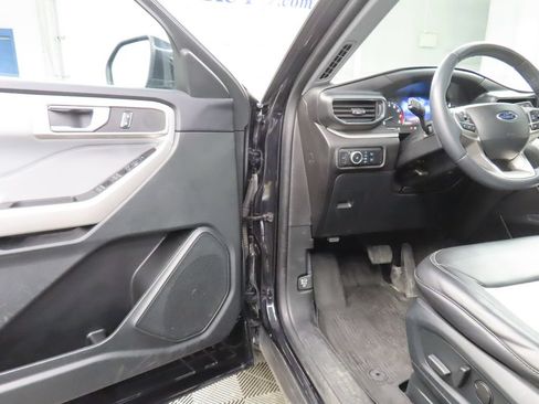 Used 2024 Ford Explorer XLT w/ XLT Sport Appearance Package AWD/4WD image 35