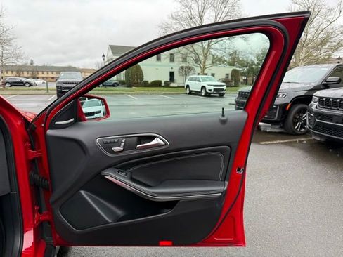 Used 2019 Mercedes-Benz GLA 250 4MATIC image 30