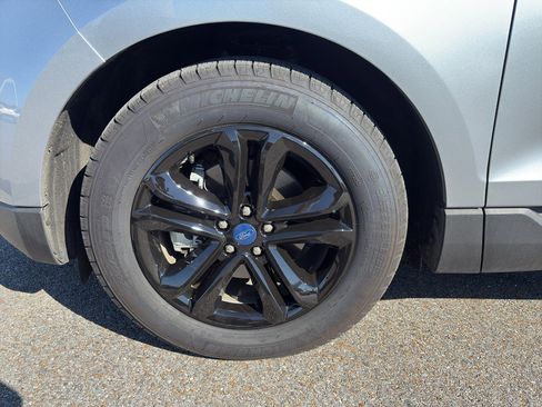 Used 2020 Ford Edge SEL w/ Convenience Package image 9