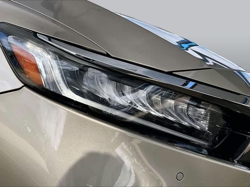 Used 2018 Honda Accord Touring image 28
