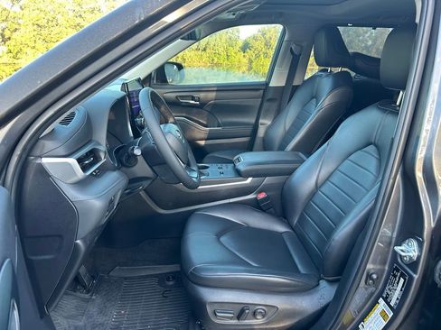 Certified 2023 Toyota Highlander XLE image 14