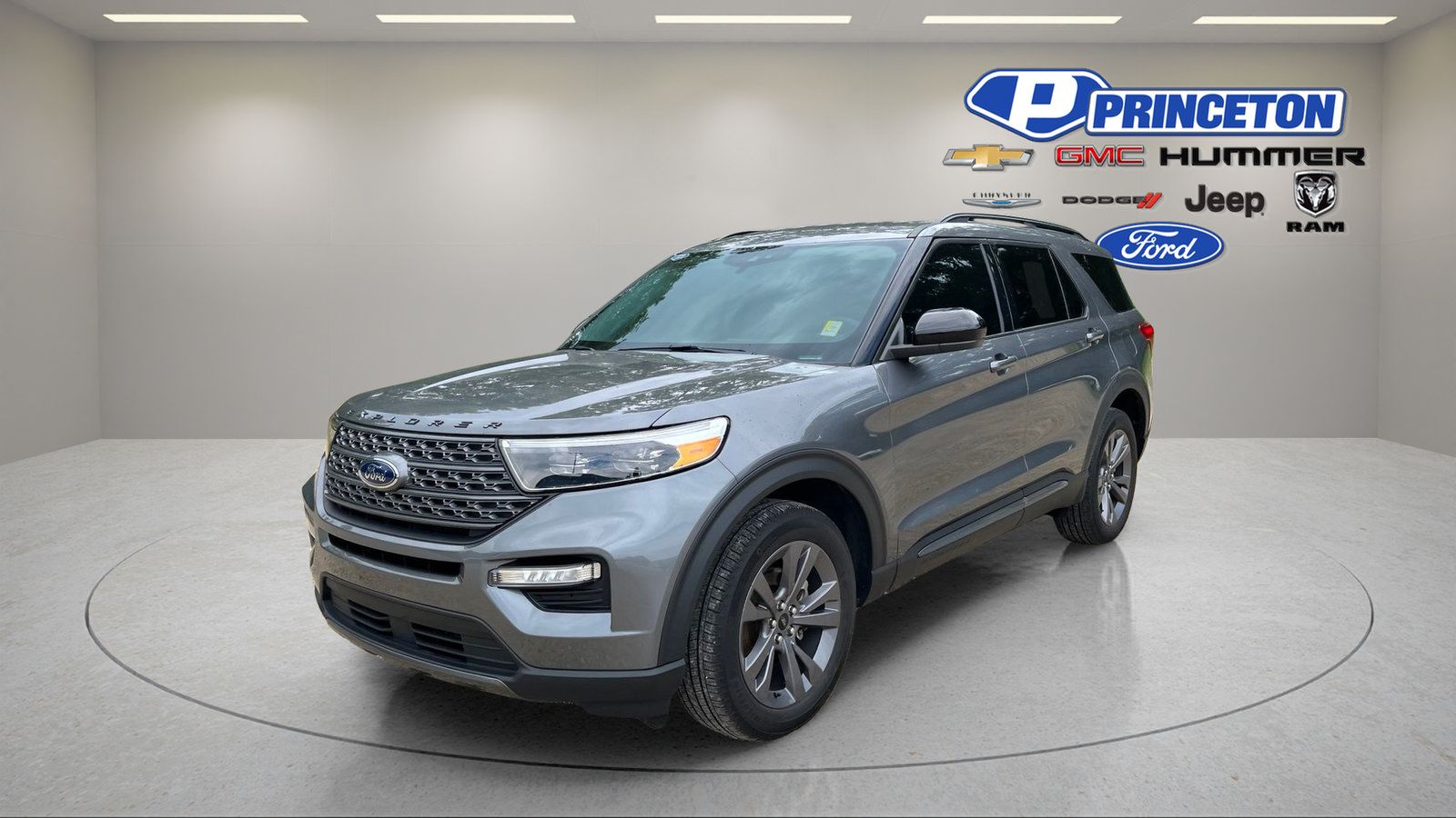 Used 2024 Ford Explorer XLT w/ Equipment Group 202A AWD/4WD image 3