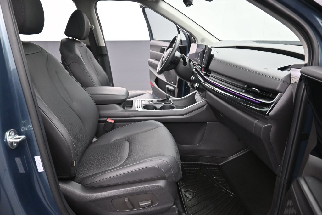 Used 2025 Kia Carnival SX Prestige FWD image 3