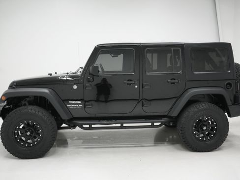 Used 2015 Jeep Wrangler Unlimited Sport w/ Connectivity Group image 7