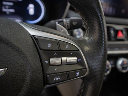 Used 2022 Genesis G70 2.0T image 14