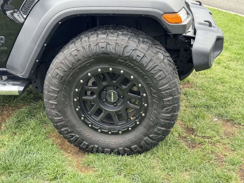 Used 2023 Jeep Wrangler Sport AWD/4WD image 6