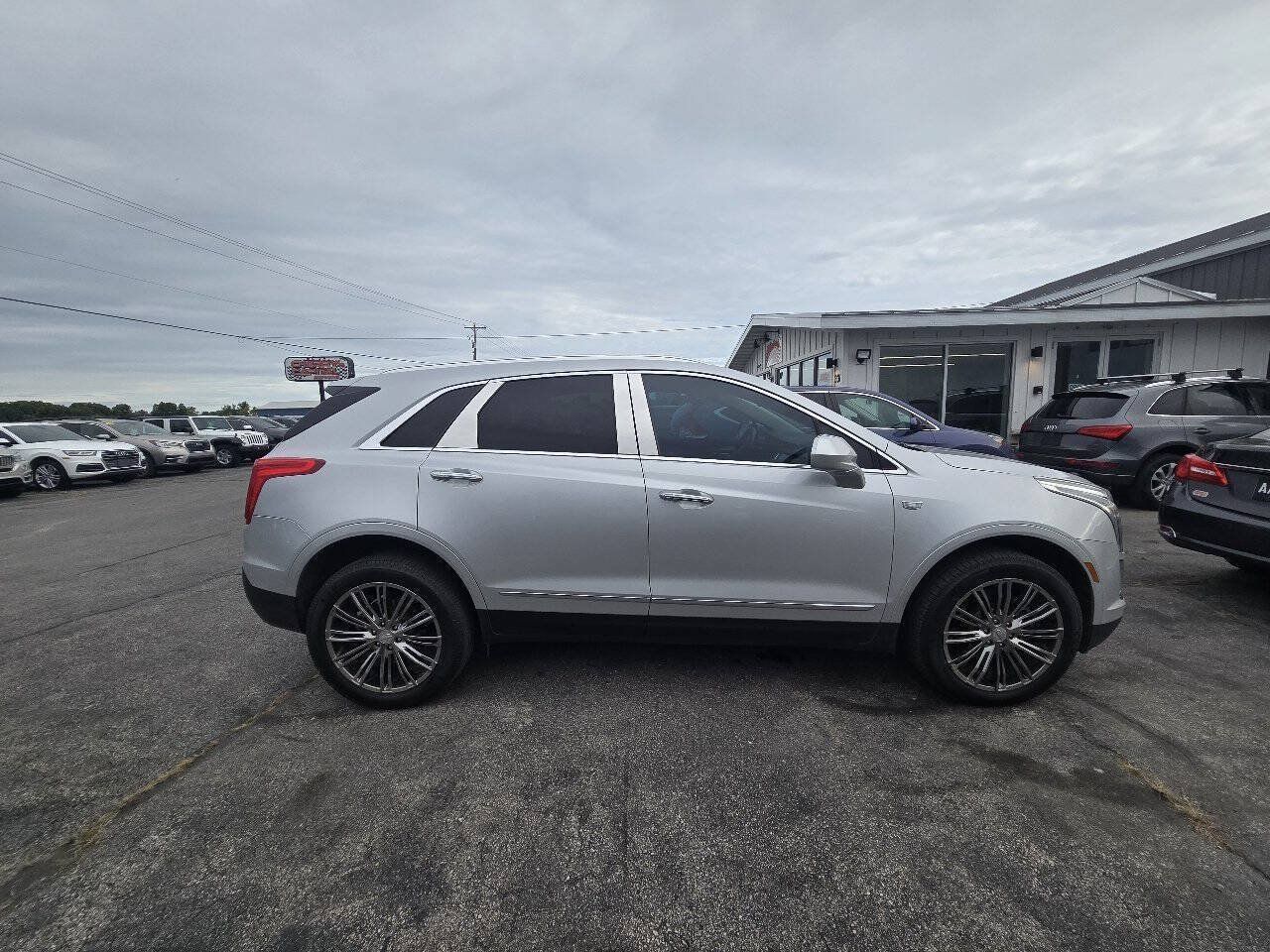 Used 2018 Cadillac XT5 Luxury AWD/4WD image 4
