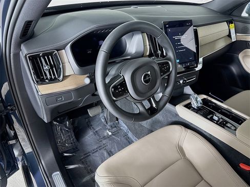 New 2026 Volvo XC90 B6 Core w/ Protection Package image 9
