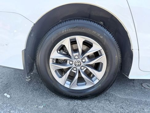 Used 2024 Toyota Sienna LE w/ LE Plus Package AWD/4WD image 11