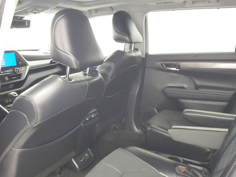 Used 2023 Toyota Highlander Platinum AWD/4WD image 12