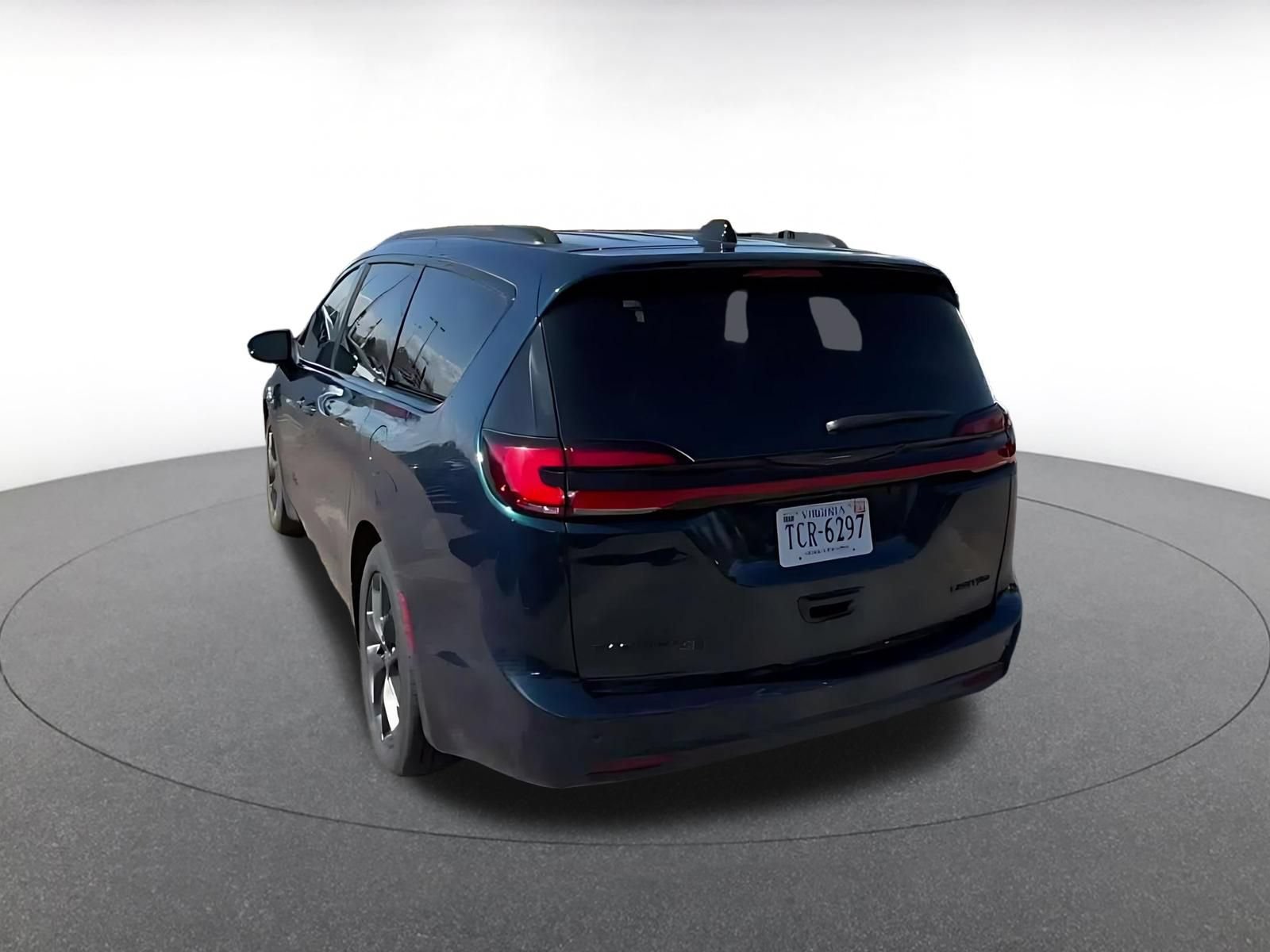 Used 2025 Chrysler Pacifica Limited FWD image 10