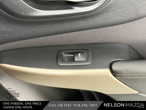 Used 2017 Jeep Cherokee Sport FWD image 38