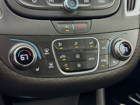 Used 2020 Chevrolet Malibu LT FWD image 18