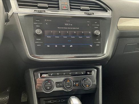 Used 2019 Volkswagen Tiguan SE image 16