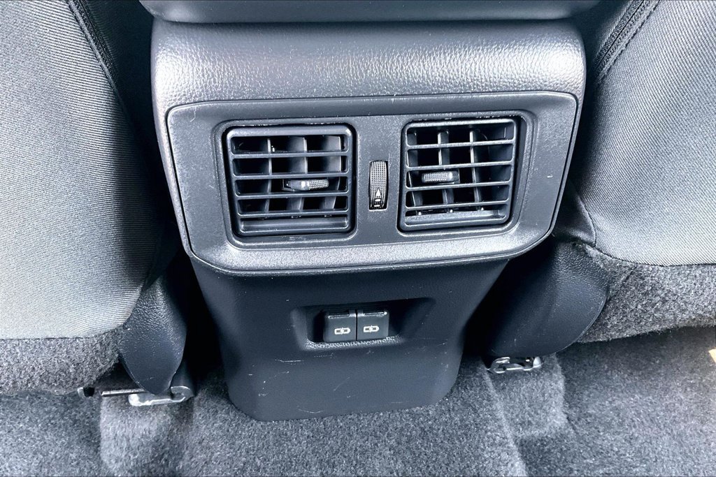 Used 2025 Toyota RAV4 XLE AWD/4WD image 33