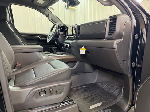 New 2026 GMC Sierra 1500 SLT w/ SLT Convenience Package image 26