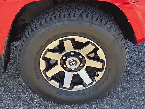 Used 2019 Toyota 4Runner TRD Off-Road image 7