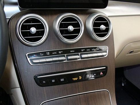 Used 2022 Mercedes-Benz GLC 300 GLC 300 image 21